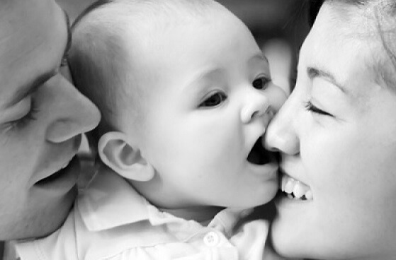 pais com seu bebê