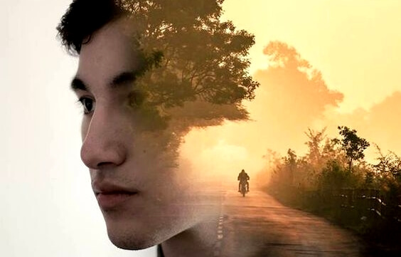 chico poco atractivo del que sale imagen de una carretera