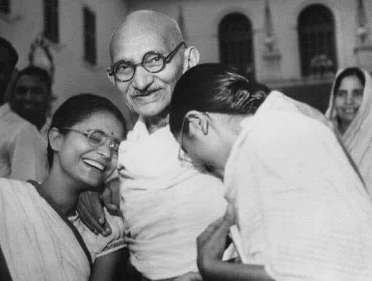 Gandhi con su familia