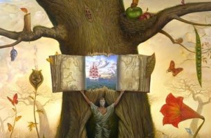 hombre abriendo libro sobre Inteligencia Emocional en un árbol