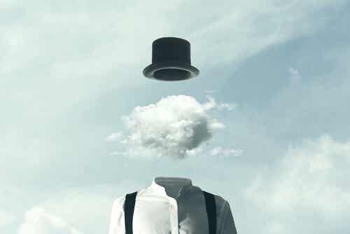 Hombre con nube en la cabeza simulando la niebla mental