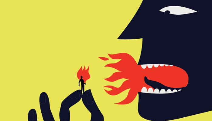 hombre echando fuego