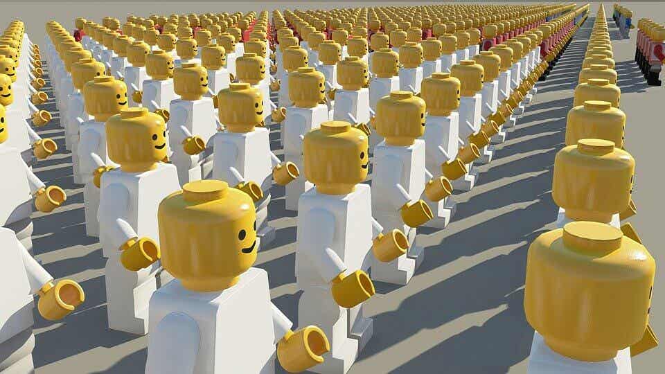 Legos en grupo representando la psicología social