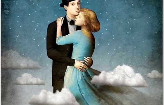 pareja abrazada y rodeada de nubes