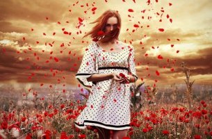 chica rodeada de flores para expresar sus emociones
