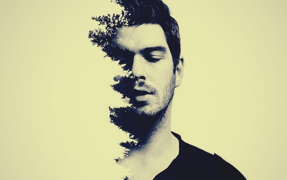 chico con rostro recortado representando a las personas optimistas