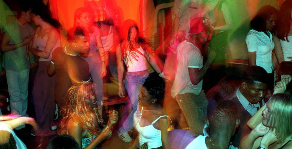 gente bailando por efecto de la burundanga