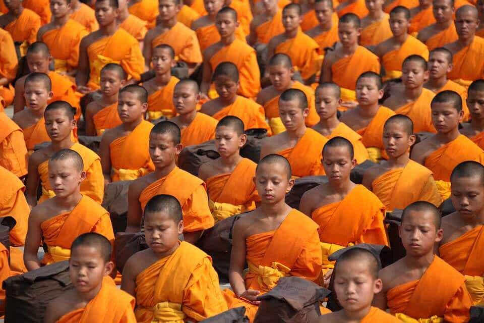 Grupo de niños budistas