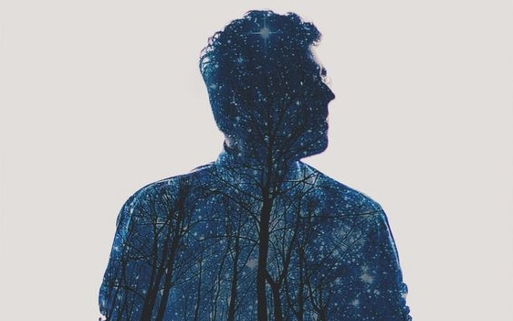 Hombre representando a la persona práctica