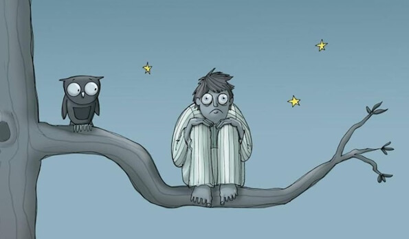 hombre-con-insomnio-sobre-la-rama-de-un-arbol hombre con insomnio sobre un árbol por no poder dormir