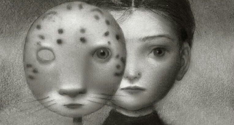 Niña tras máscara felina