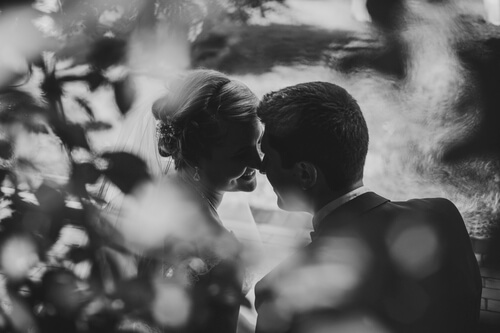 Pareja con creencias de romanticismo exagerado