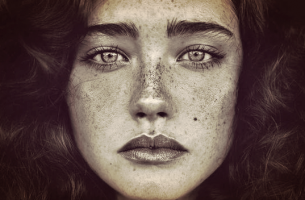 Rostro femenino representando a las personas más inteligentes