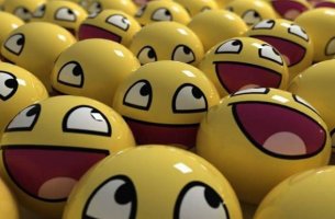 bolas amarillas sonrientes representando la histeria colectiva