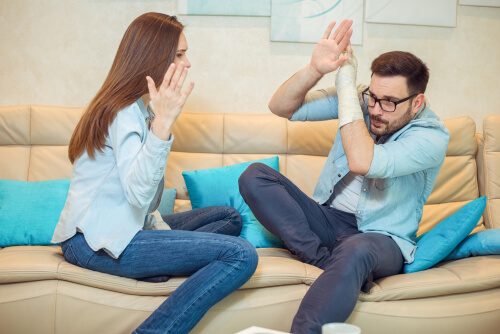 Hombre maltratado por su pareja