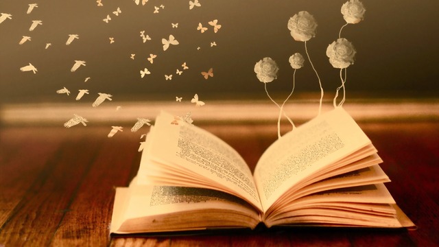 Libro del que salen flores y mariposas