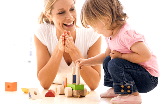 Mère approuvant l'attitude de sa fille
