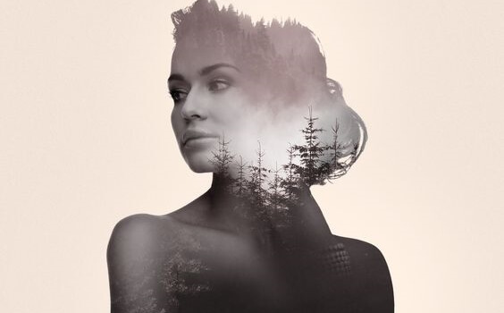 mujer demostrando que la la actitud es la fuerza más poderosa