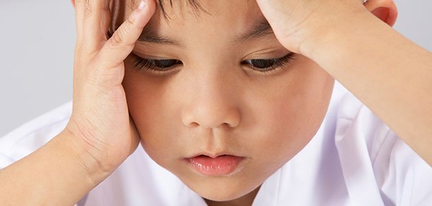Niño con estrés triste