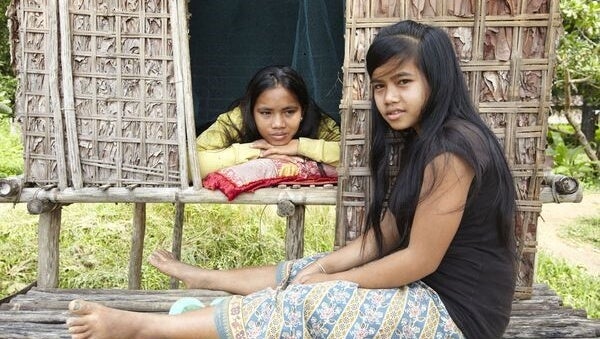 niñas indígenas víctimas de las tradiciones sexuales
