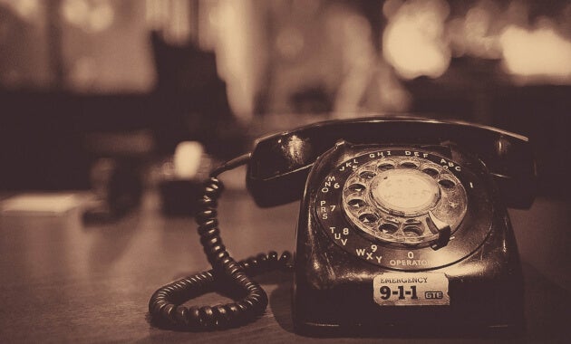 teléfono antiguo y las falsas afirmaciones de la historia