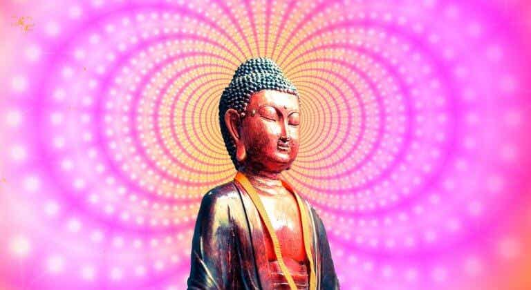 Buda envuelto en luces