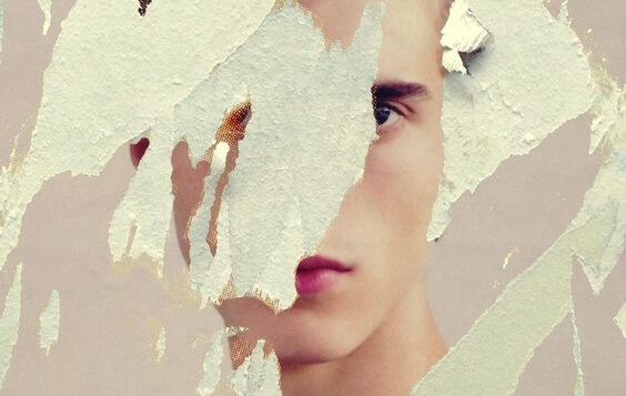 imagen rasgada de un chico simbolizando la dificultad de creer en uno mismo