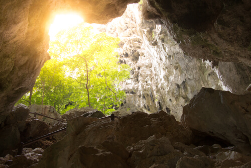 Cueva con luz