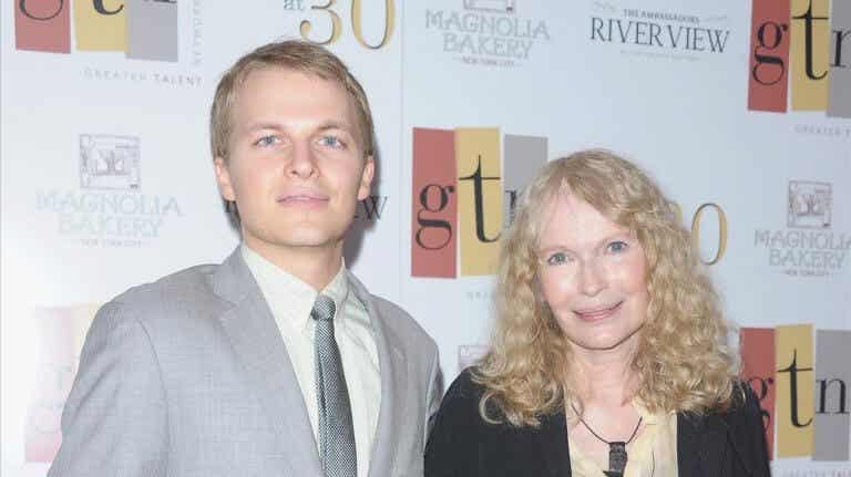 Mia Farrow e hijo