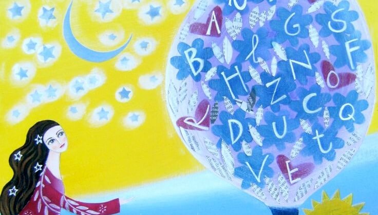 mujer ante un árbol pensando en vivir la vida mucho mejor