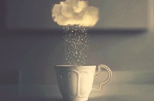 vaso con nube representando el agotamiento psicológico