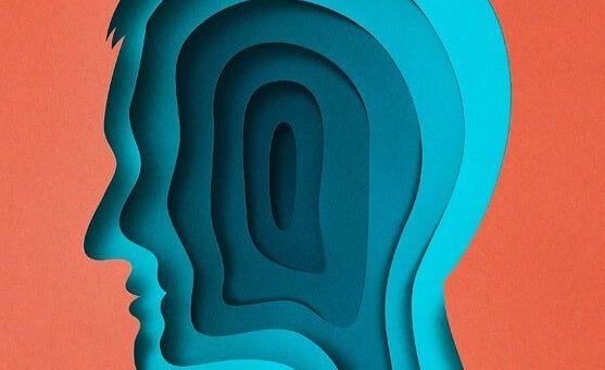 Cabeza con capas azules representando los tipos de ansiedad según Sigmund Freud