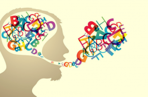 Cerebro con letras para representar la hipótesis de Sapir y Whorf