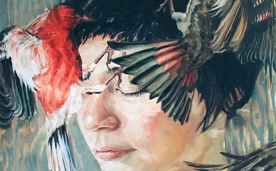 chica con pájaros representando el influjo de los amigos falsos