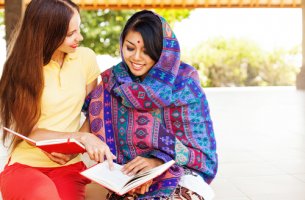 Mujeres de culturas distintas para representar las dimensiones culturales