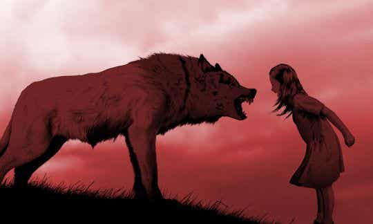 Niña gritando a un lobo simbolizando las frases del libro las mujeres que corren con los lobos