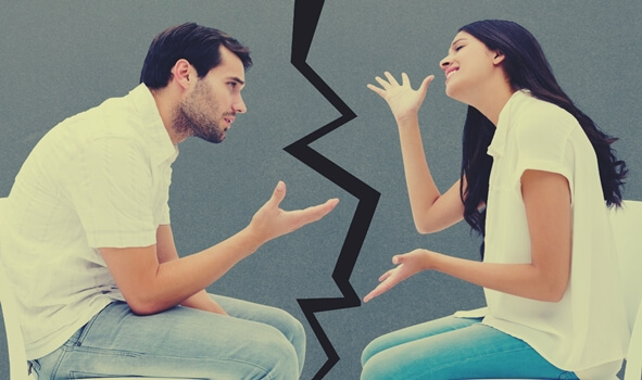 Pareja discutiendo