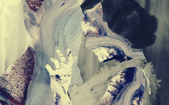 pareja que es víctima de las relaciones destructivas