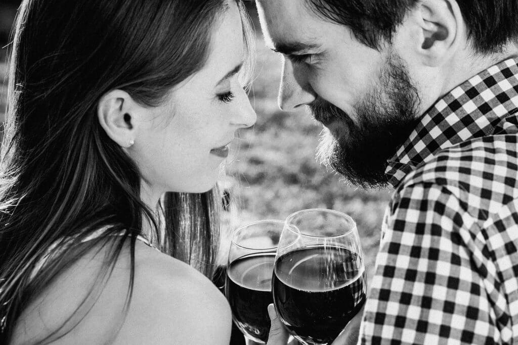 Pareja tomando algo