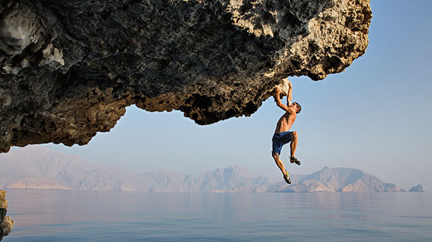 Alex Honnold escalando
