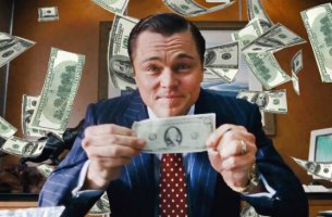 Protagonista de la película El lobo de Wall Street con muchos billetes