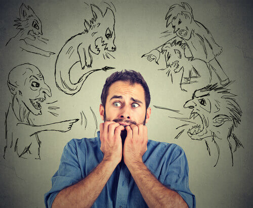 Hombre teniendo alucinaciones