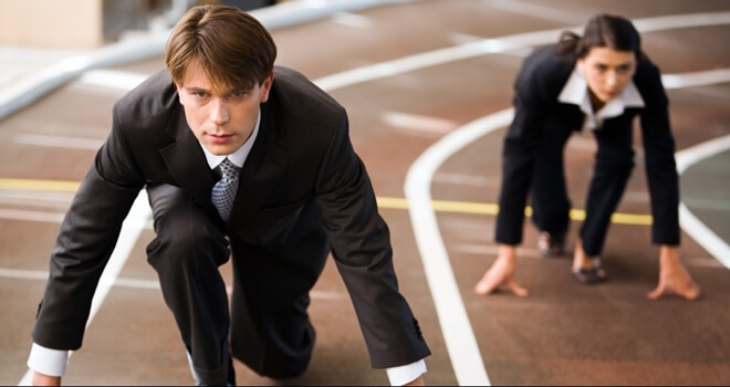 personas en meta de salida para iniciar su carrera laboral