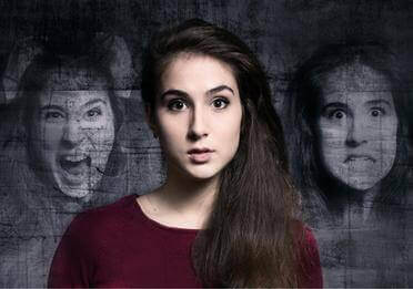 Mujer con alucinaciones