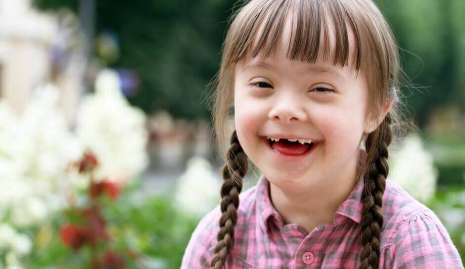 Niña con discapacidad intelectual