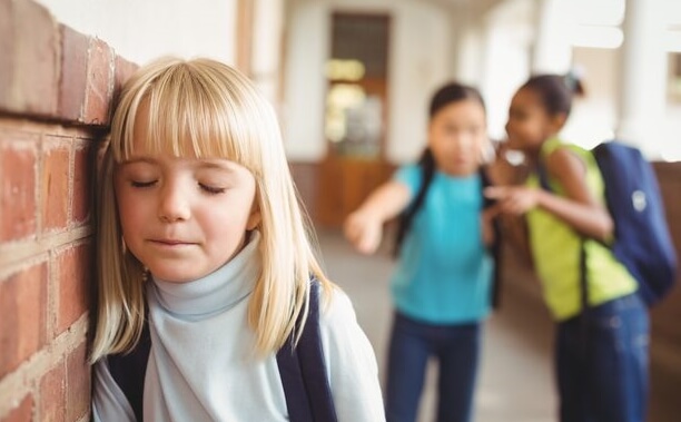 Niña víctima de bullying