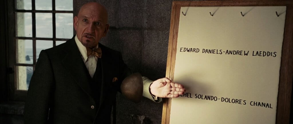 Psiquiatra con una pizarra