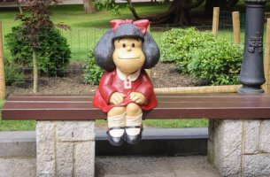 Mafalda sentada