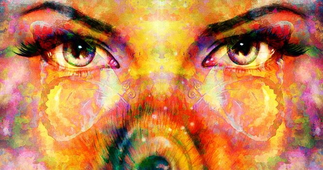 mirada femenina con mariposa representando las frases de Suzanne Powell