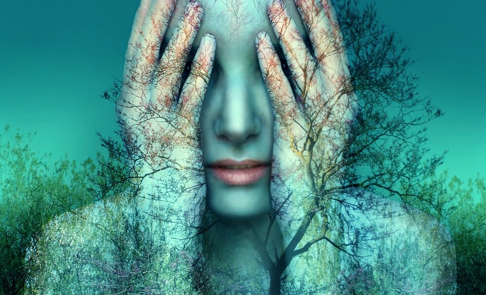 mujer pensando en la importancia de no dejar las cosas sin terminar